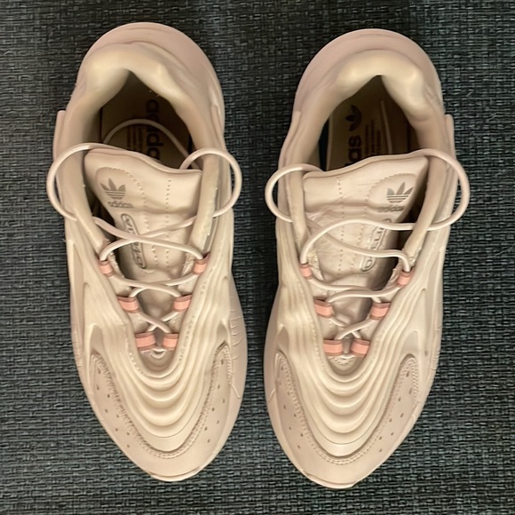 Adidas Originals Gray Ozelia Sneakers - Picture 3 of 10